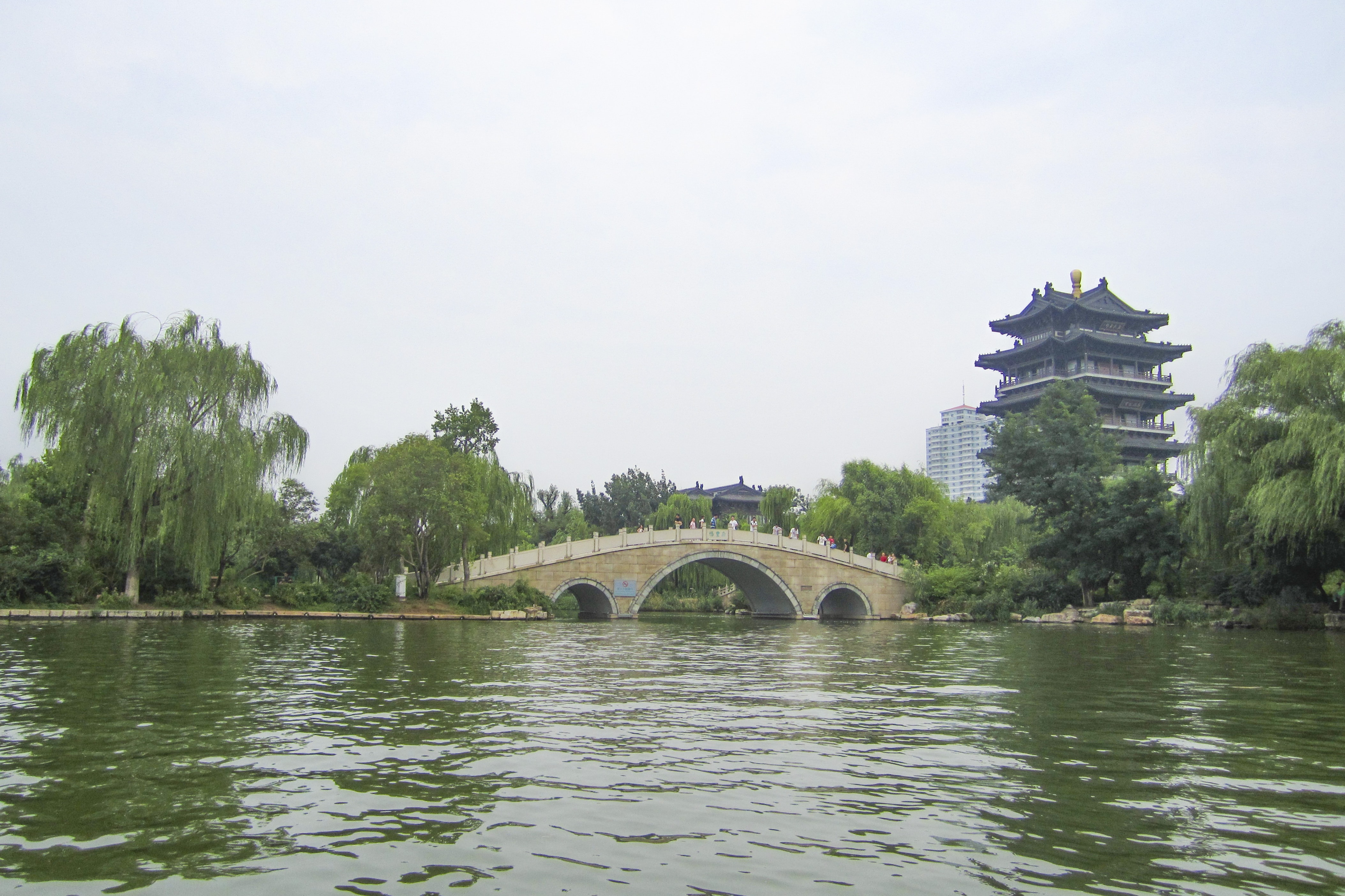 山东济南三大名胜之一，被誉为“中国第一泉水湖”，却不收取门票