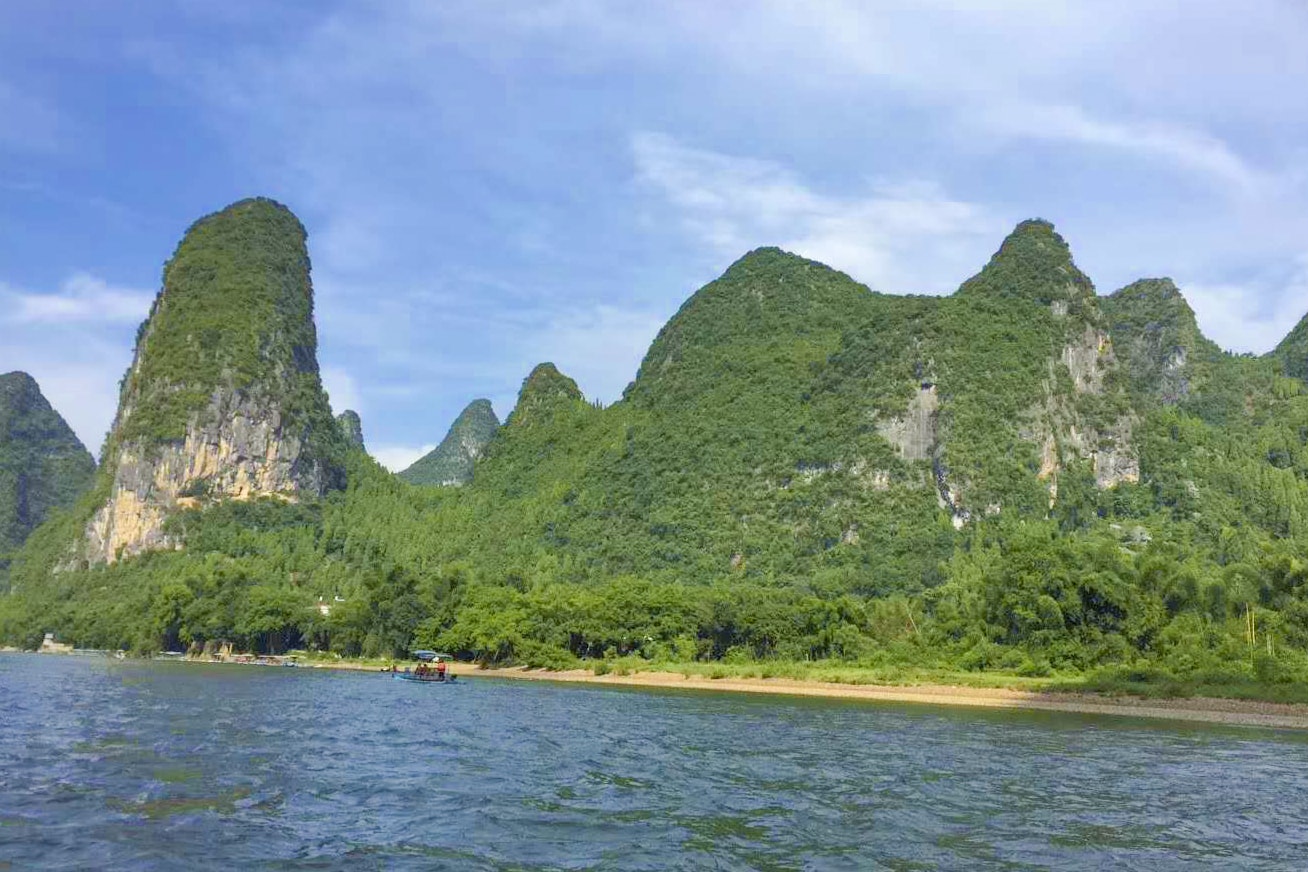 世界上风光最秀丽的河流之一，就藏于广西桂林，是桂林山水的代表