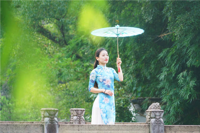 浙江临海有一个东湖，因江南长城而得名，环境清幽，美如明信片