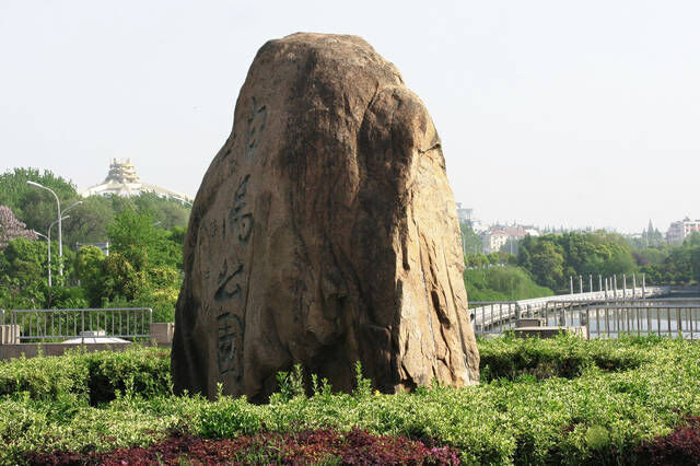 南京“被遗忘”的公园，100多件文物散落在公园角落，门票免费