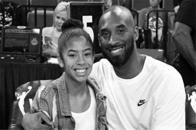 科比坠机遇难一周年！瓦妮莎彻底释怀，凌晨和他人跳舞笑容甜美