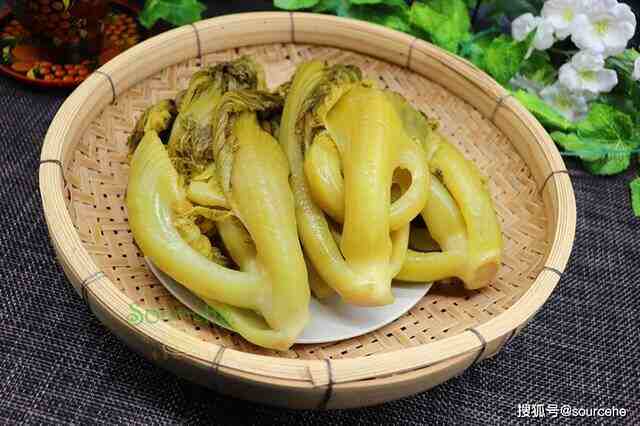 广东用芥菜腌酸菜，掌握3个技巧，5天酸脆爽口，能储存一年不坏
