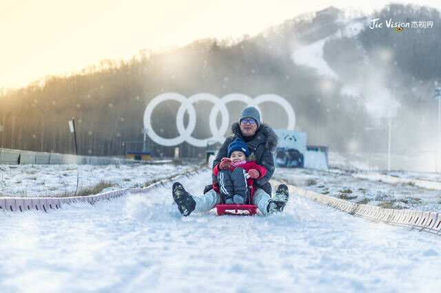 比肩欧洲顶级雪场 亲子滑雪胜地 寒假带孩子来万达感受冰雪魅力