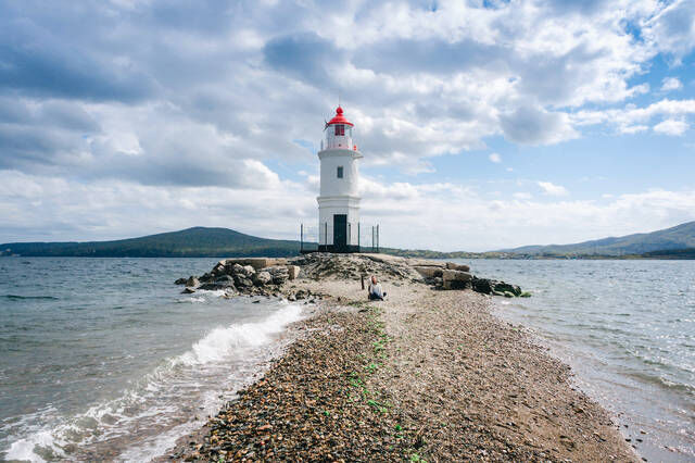 原属中国，“建城160周年”的海参崴，有座网红灯塔，是七月与安生的取景地
