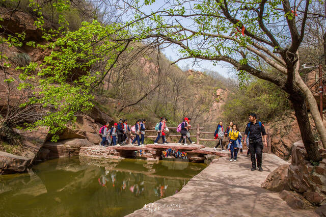 距郑州最近的大峡谷，清明春游推荐地，红岩嶂谷群景观堪称一绝