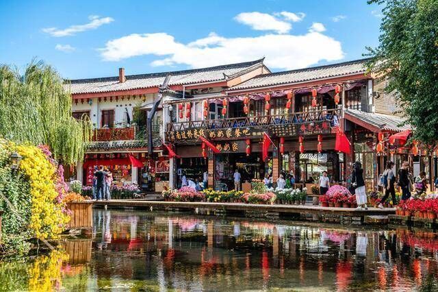 高峰之下的村寨：束河，四季都很美，也是云南超值得打卡的文艺地