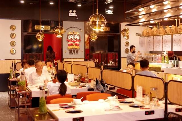 520一起去吃潮汕卤水火锅，卤汤打底，白醋味碟，海鲜为主