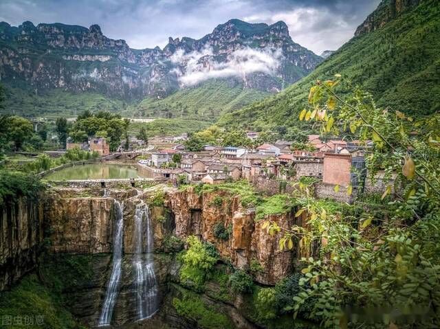 中国最美的悬崖村：房屋建在瀑布旁，美得像是P图，避暑绝佳