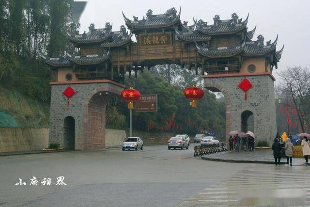 成都开车1小时，有座原生态免费古镇，溪流潺潺避暑最佳