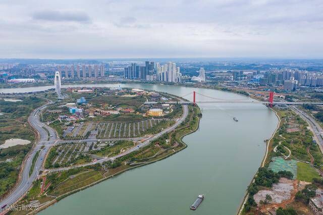 航拍广西省会南宁，一条河流过，南宁人还有什么理由不骄傲？