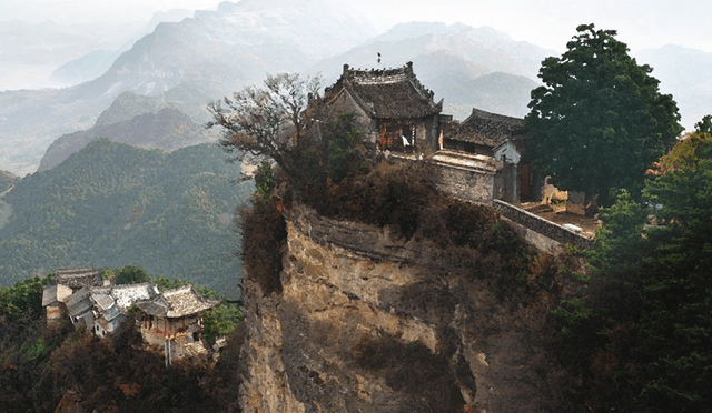 甘肃一公园，占地4200多公顷，属秦岭余脉，还被列为当地十景之首