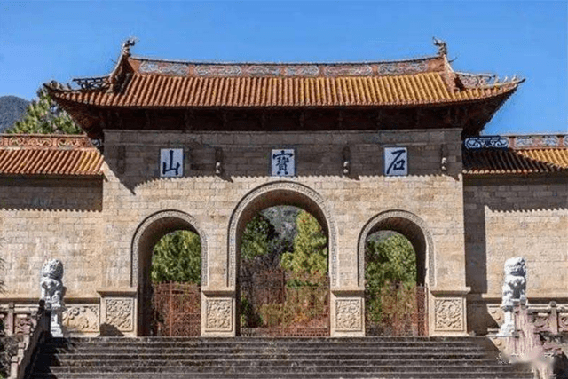 距今1100多年，山上全是大石头，还是处佛教圣地，古韵犹存