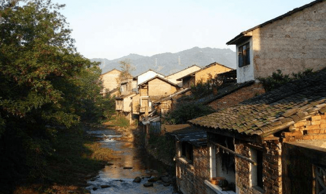 四川有一低调古镇，盐井溪穿镇而过，还是天然气最早的使用地点