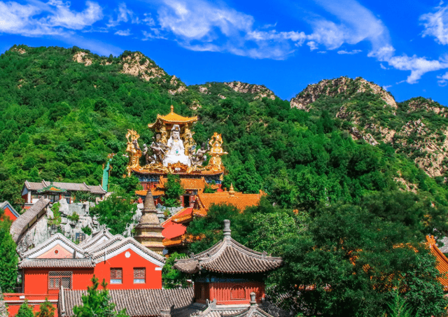 距今900多年，北京这个寺庙供奉两尊大佛，还藏了11所佛塔